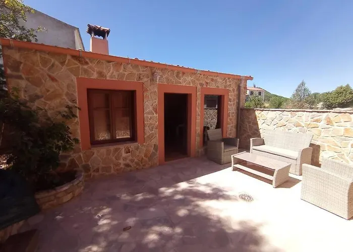 Agradable Casa Antigua Reformada Con Patio